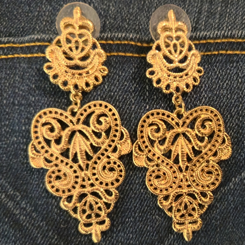 Banana Republic Gold Filigree Chandelier Earrings - Picture 12 of 12